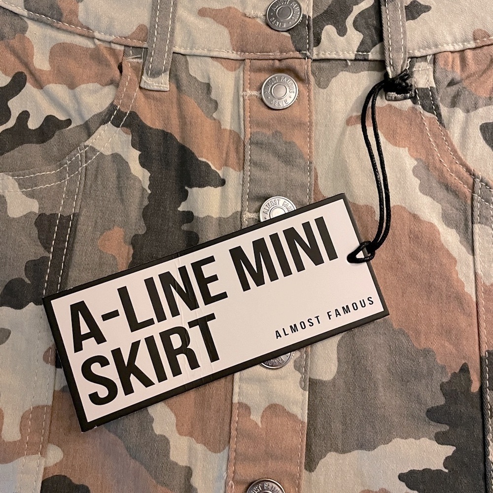 Almost Famous Women’s A-Line Mini Skirt Size 3 NWT - Picture 4 of 10
